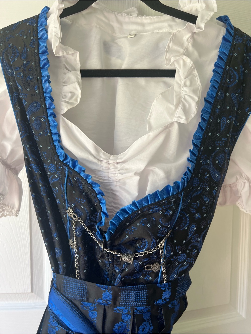 Blue Bavarian-Style Dirndl Skirt with apron and blouse - Picture 2 of 3